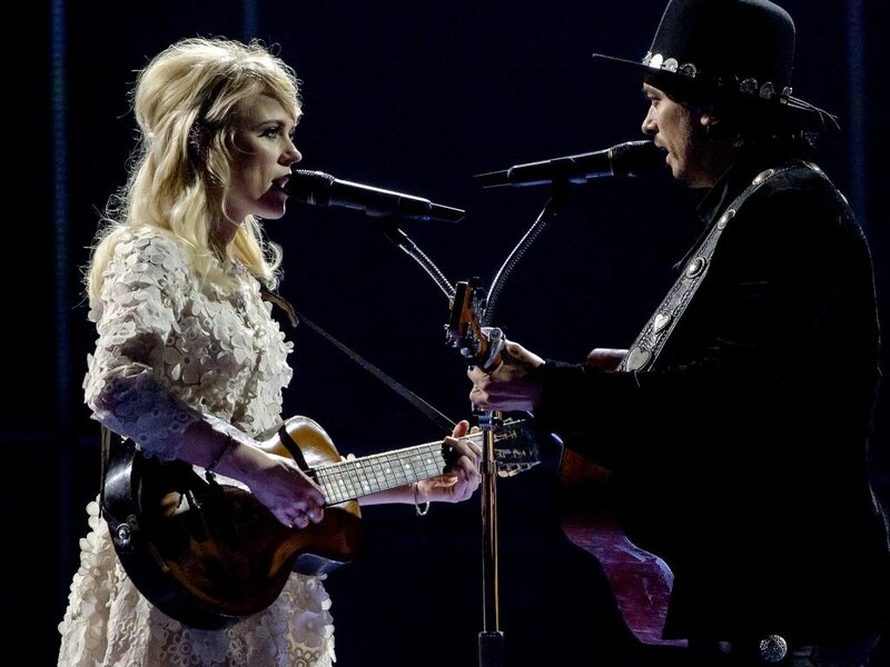 Woman and Man Singing — Black
