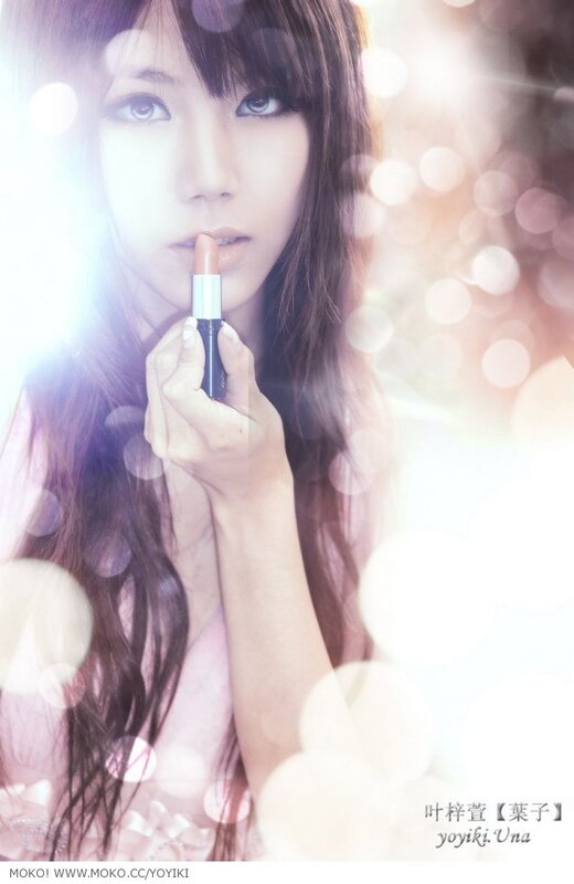 woman applying lipstick