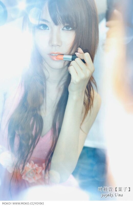woman applying lipstick