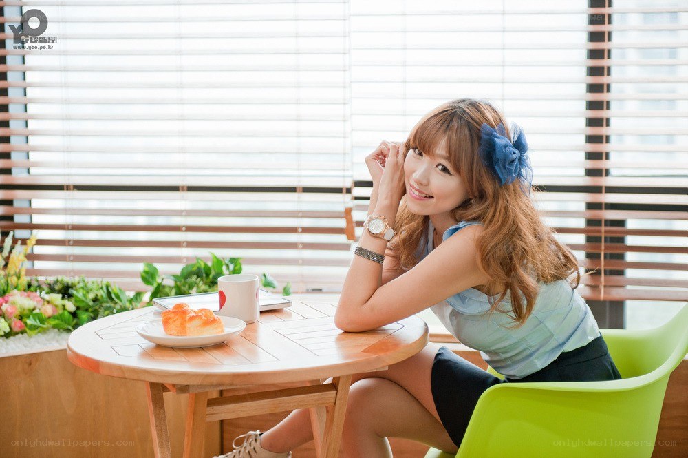 woman at a cafe table
