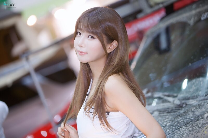 woman at a car show