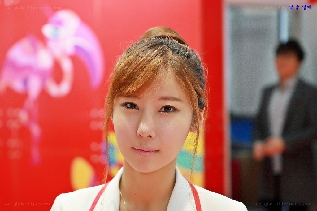 woman at a convention