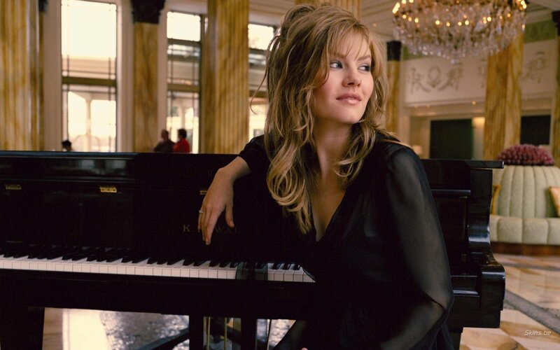 woman at a grand piano