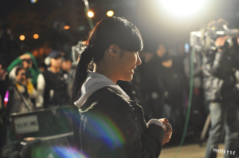 woman at a media event