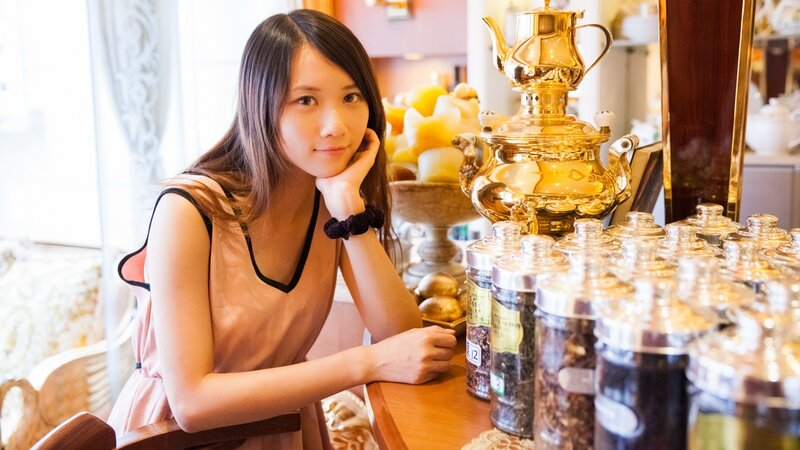 woman at a tea shop