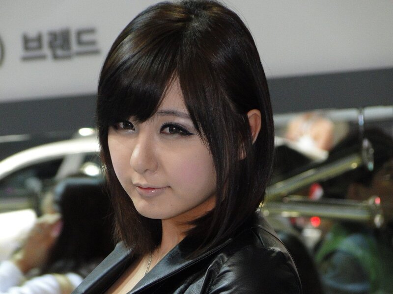 woman at auto show