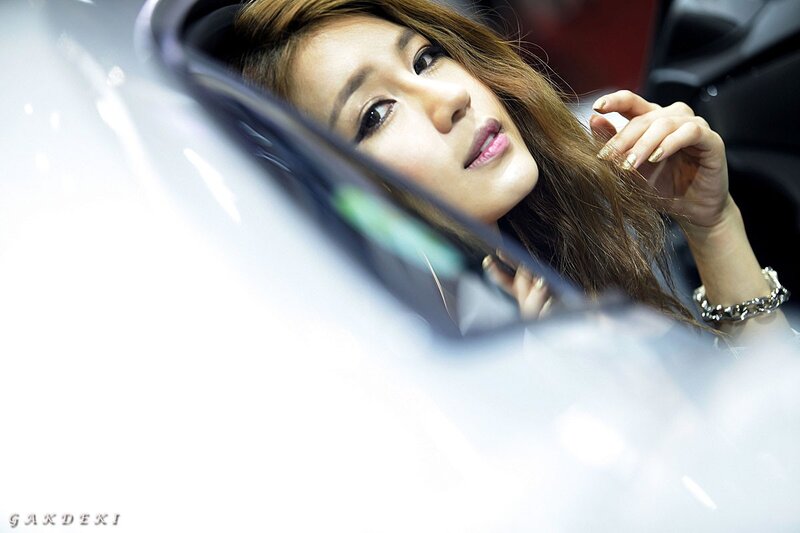 woman at car show