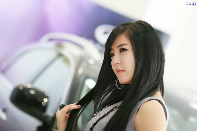 woman at car show