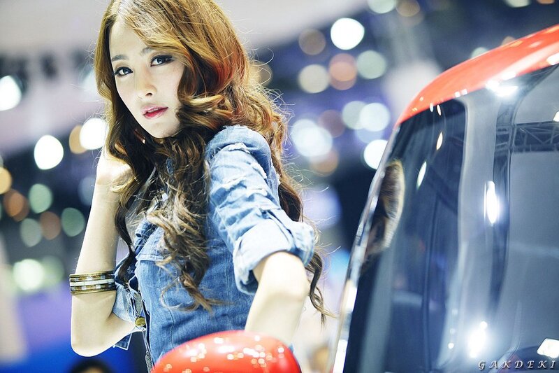 woman at car show