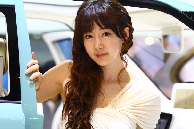 woman at car show