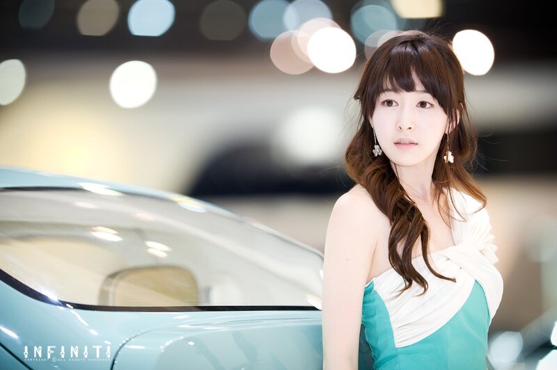woman at car show event
