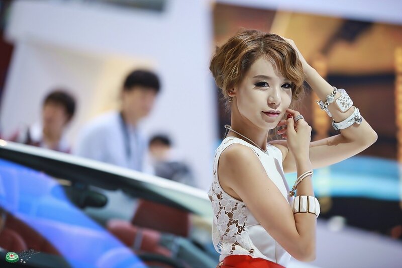 woman at car show event