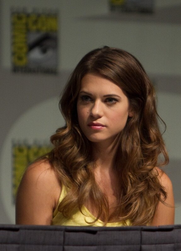woman at comic-con panel