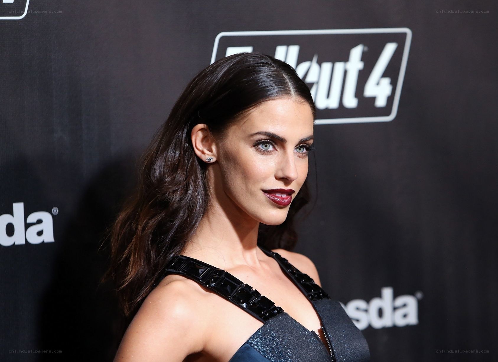 woman at fallout 4 event