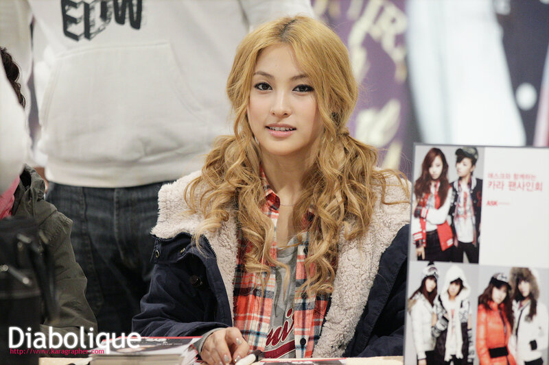 woman at fan signing event