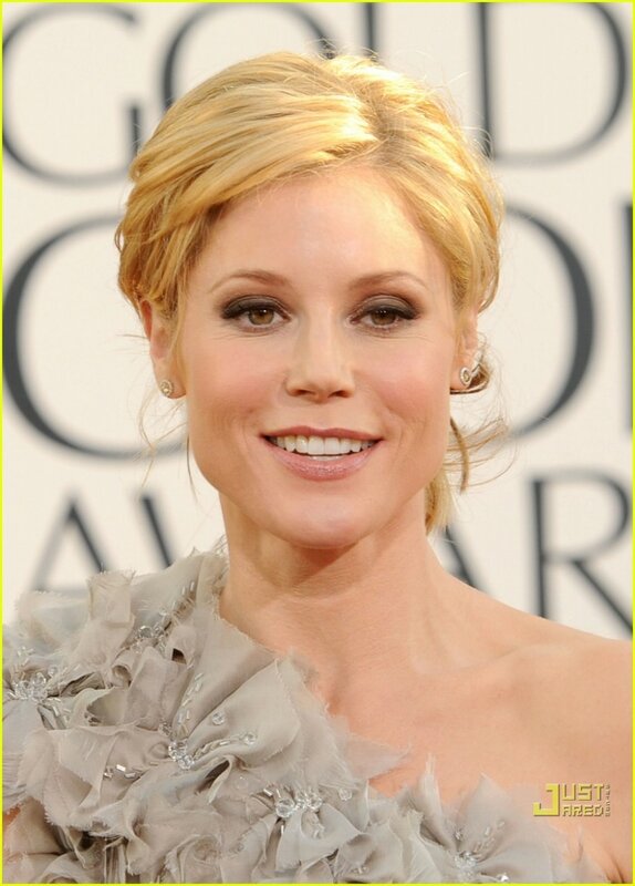 woman at golden globes event