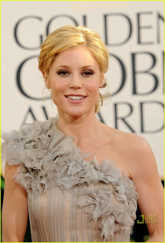 woman at golden globes event