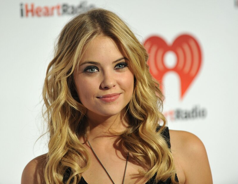woman at iHeartRadio event