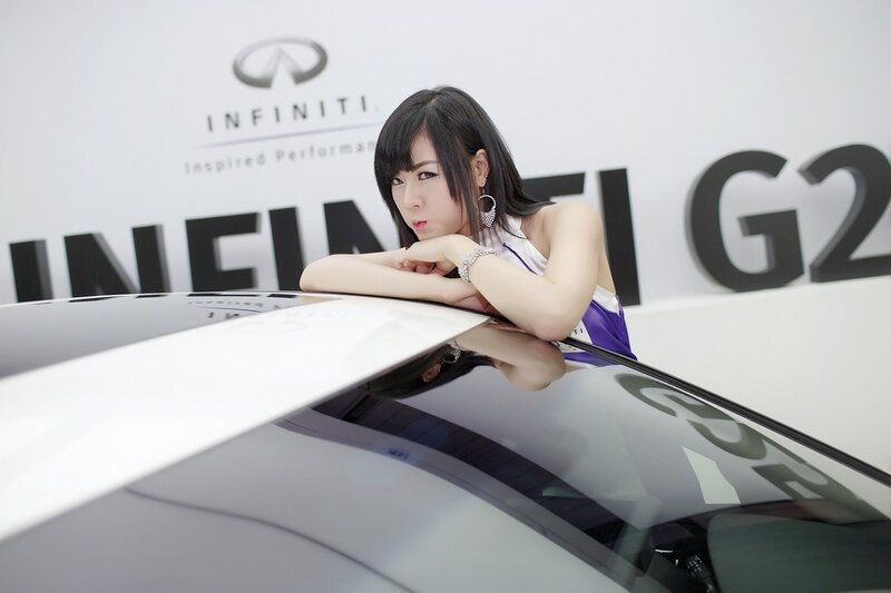 Woman at Infiniti G2 event
