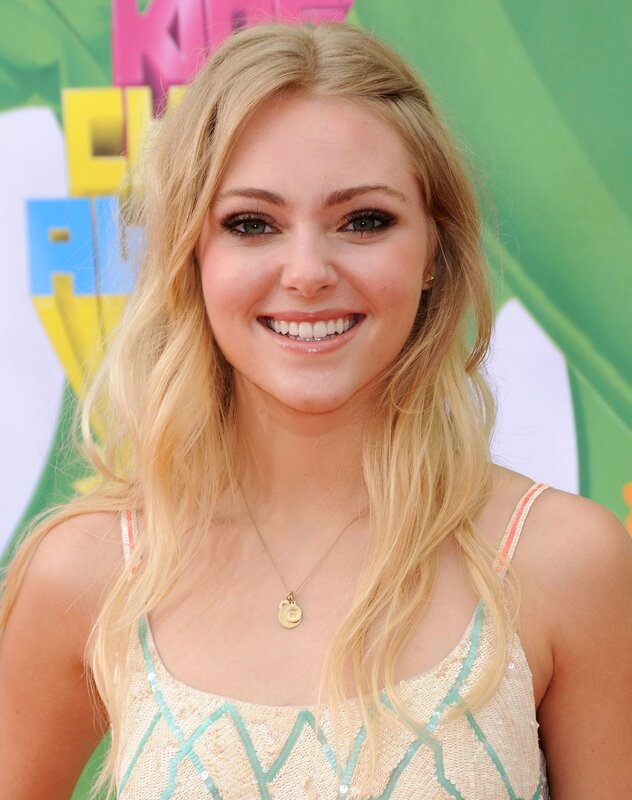 woman at kids' choice awards