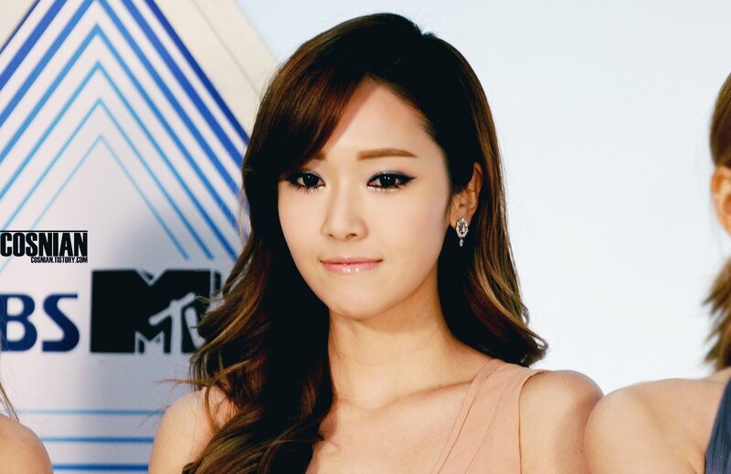 woman at mtv event