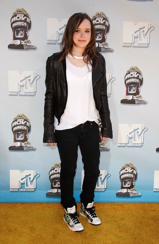 woman at mtv movie awards