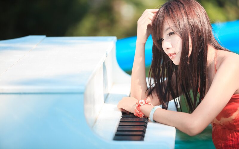 woman at piano by water