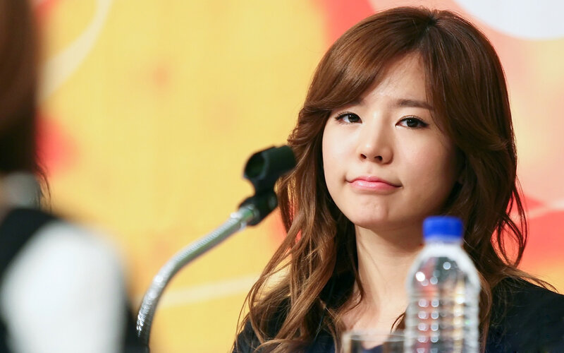 woman at press conference