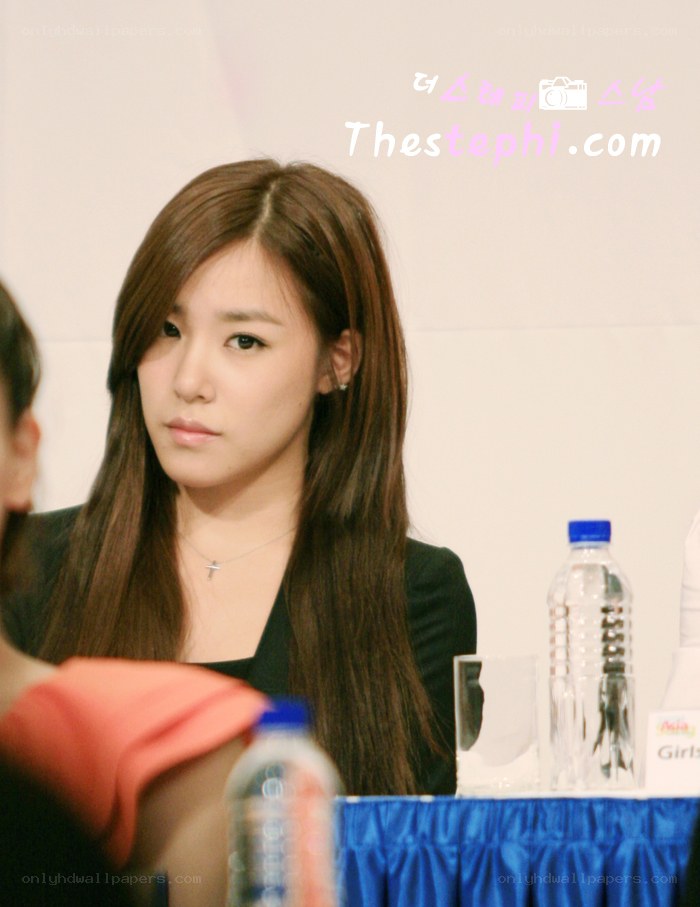 woman at press event