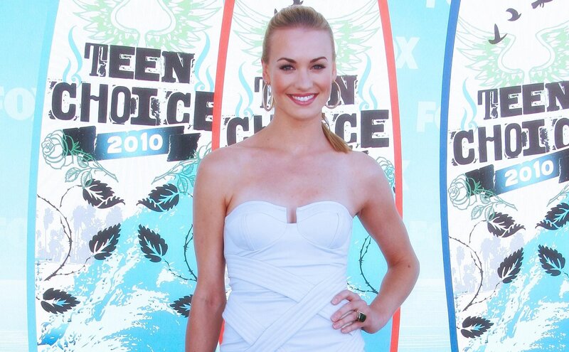 woman at teen choice awards
