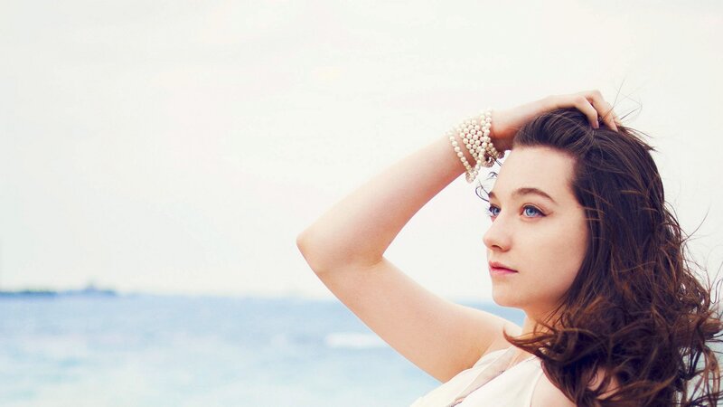 woman at the beach with pearls