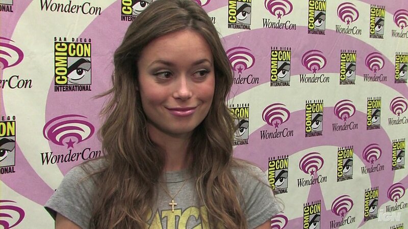woman at wondercon event