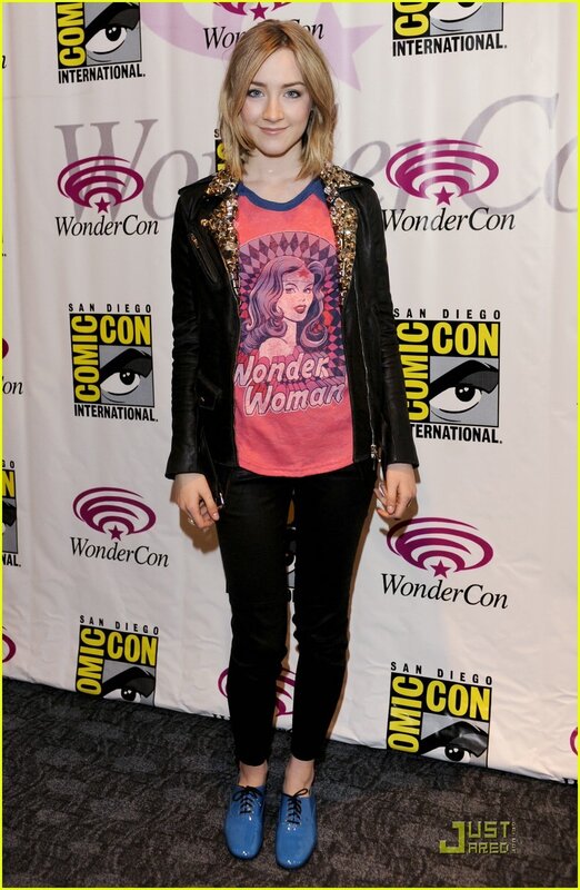 woman at wondercon event