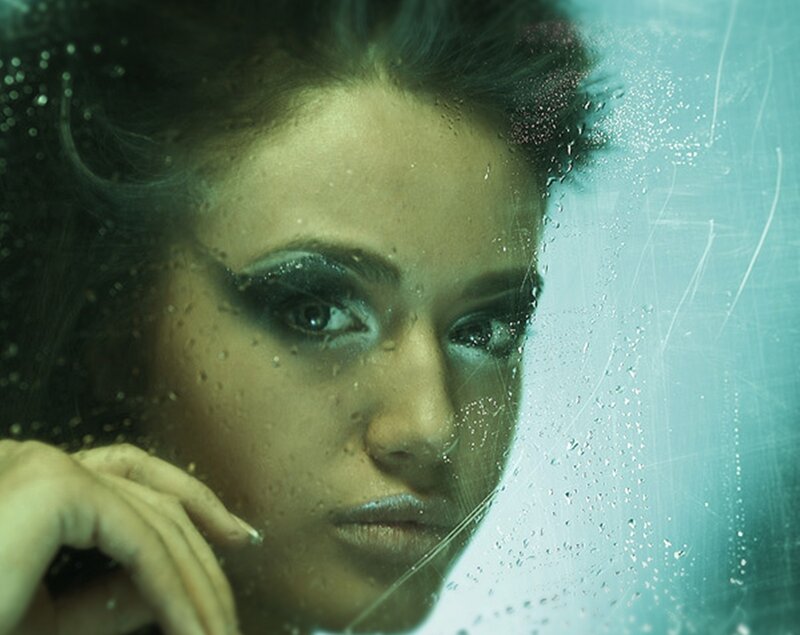 Woman Behind Wet Glass — Green