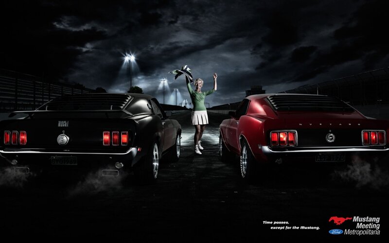 Woman Between Two Cars — Black