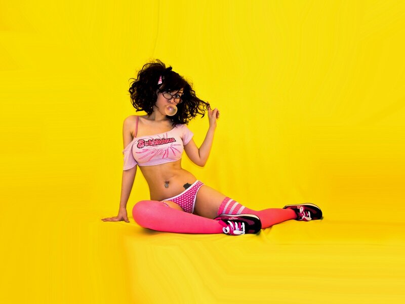 Woman Blowing Bubblegum — Yellow
