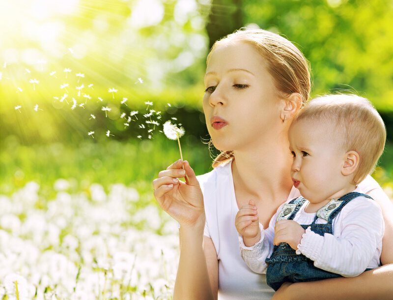 Woman Blowing Dandelion — Green