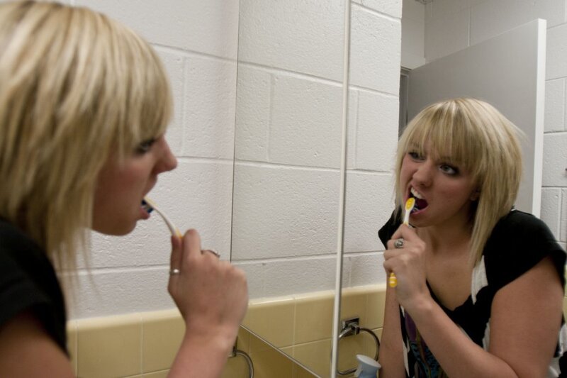 Woman Brushing Teeth — Black