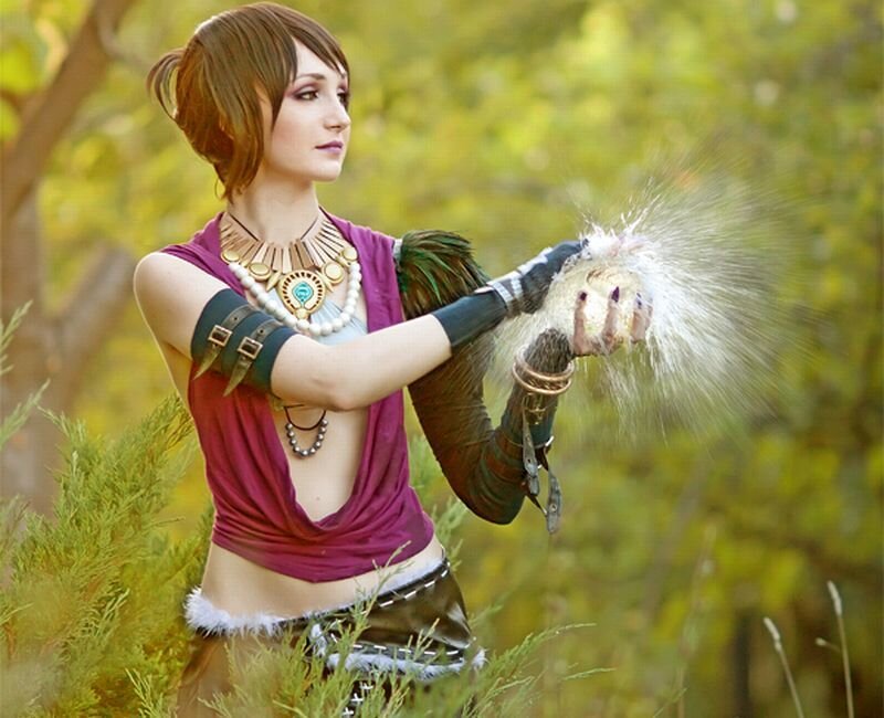 Woman Casting Spell — Green, Dramatic