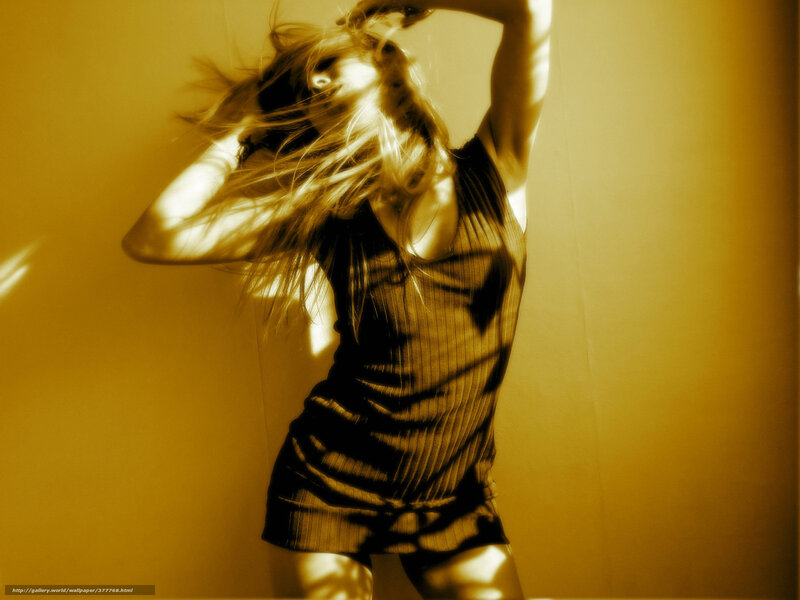 Woman Dancing in Motion — Yellow