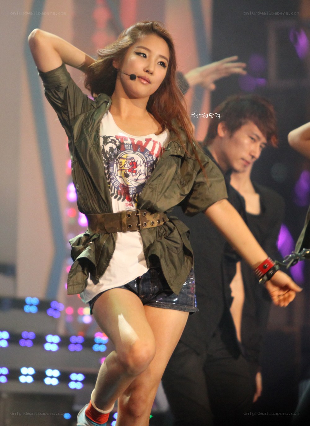 woman dancing on stage