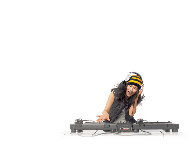 woman djing on turntables