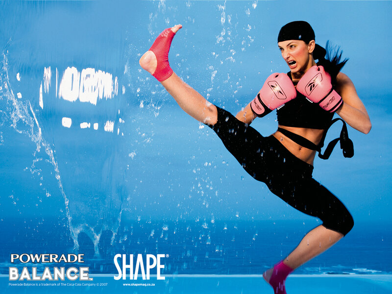 woman doing kickboxing