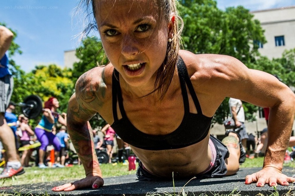 woman doing push-ups at outdoor event