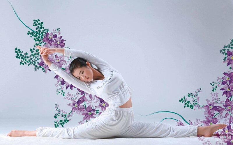 woman doing yoga split