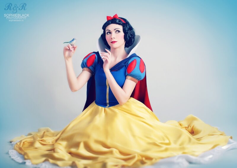Woman Dressed as Snow White — Blue