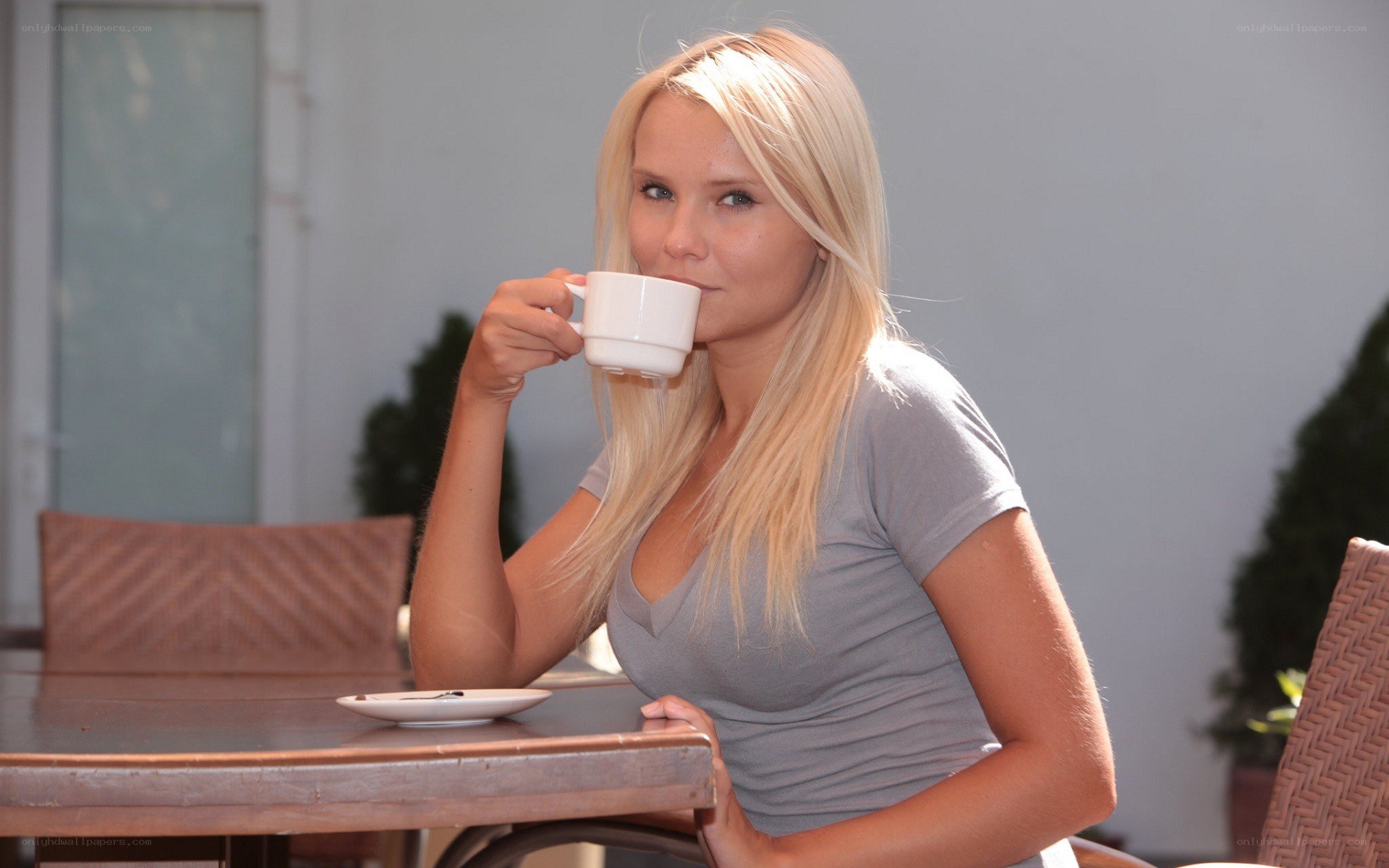 woman drinking coffee