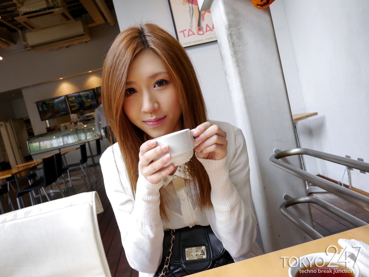 woman drinking coffee in cafe