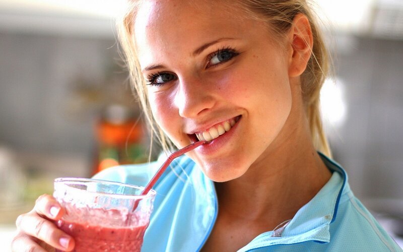 woman drinking smoothie