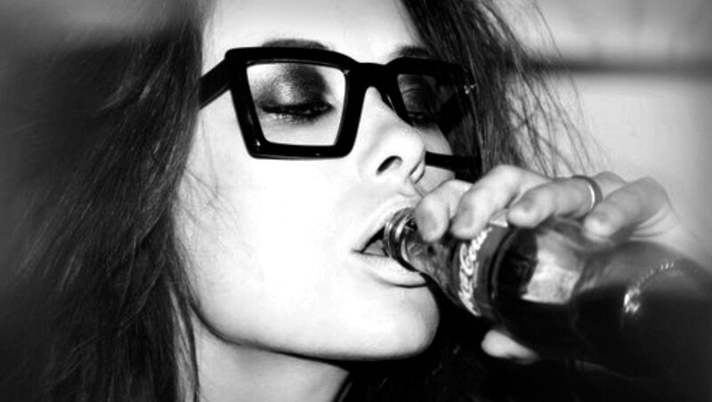 Woman Drinking Soda — Black